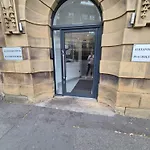 Centre With Super King Bed Fully Equipped Perfect For Long Apartment Bradford (West Yorkshire)