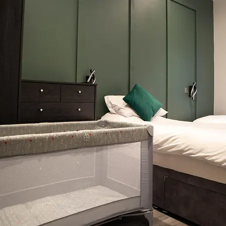 Apartment Centre With Super King Bed Fully Equipped Perfect For Long Bradford (West Yorkshire)