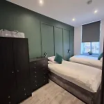 Centre With Super King Bed Fully Equipped Perfect For Long Apartment *