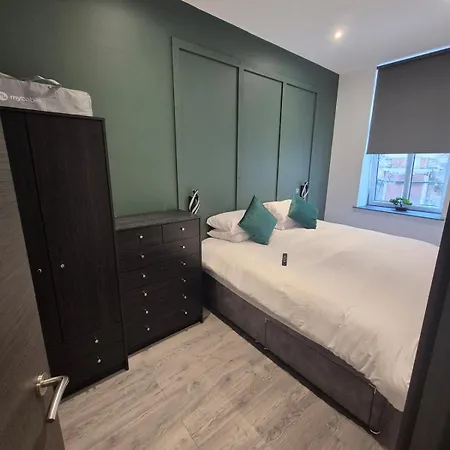 Centre With Super King Bed Fully Equipped Perfect For Long * Bradford (West Yorkshire)