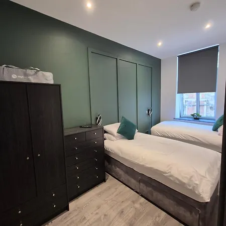 Centre With Super King Bed Fully Equipped Perfect For Long