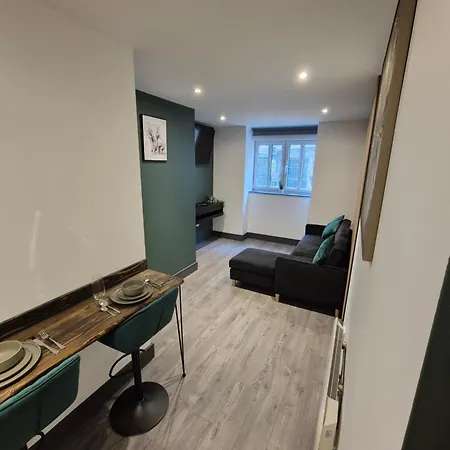 Apartment Centre With Super King Bed Fully Equipped Perfect For Long Bradford (West Yorkshire)