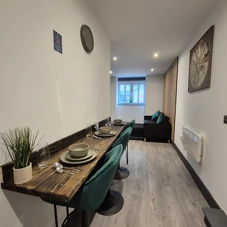 Centre With Super King Bed Fully Equipped Perfect For Long * Bradford (West Yorkshire)