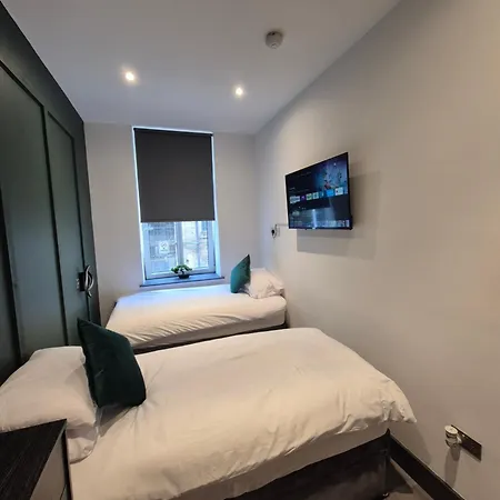 Centre With Super King Bed Fully Equipped Perfect For Long Apartment