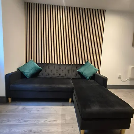 Centre With Super King Bed Fully Equipped Perfect For Long Bradford (West Yorkshire)