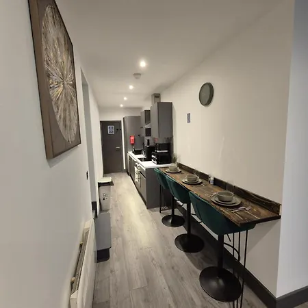 Apartment Centre With Super King Bed Fully Equipped Perfect For Long Bradford (West Yorkshire)