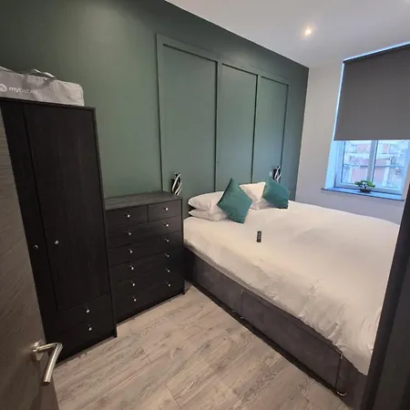 Centre With Super King Bed Fully Equipped Perfect For Long