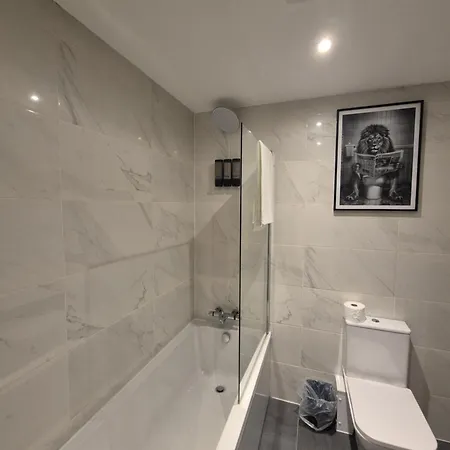 Centre With Super King Bed Fully Equipped Perfect For Long