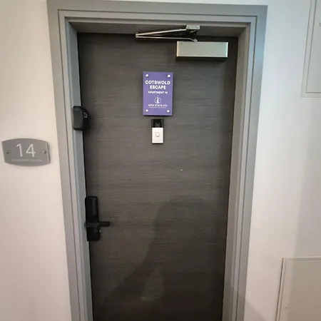 Centre With Super King Bed Fully Equipped Perfect For Long Apartment