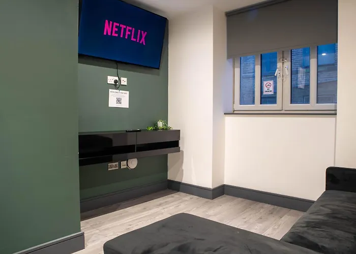 Centre With Super King Bed Fully Equipped Perfect For Long Bradford (West Yorkshire)