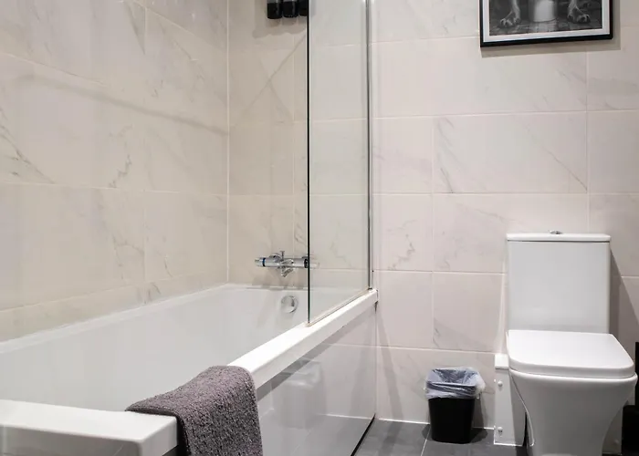 Centre With Super King Bed Fully Equipped Perfect For Long