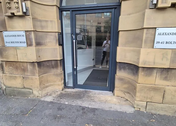 Centre With Super King Bed Fully Equipped Perfect For Long Apartment Bradford (West Yorkshire)